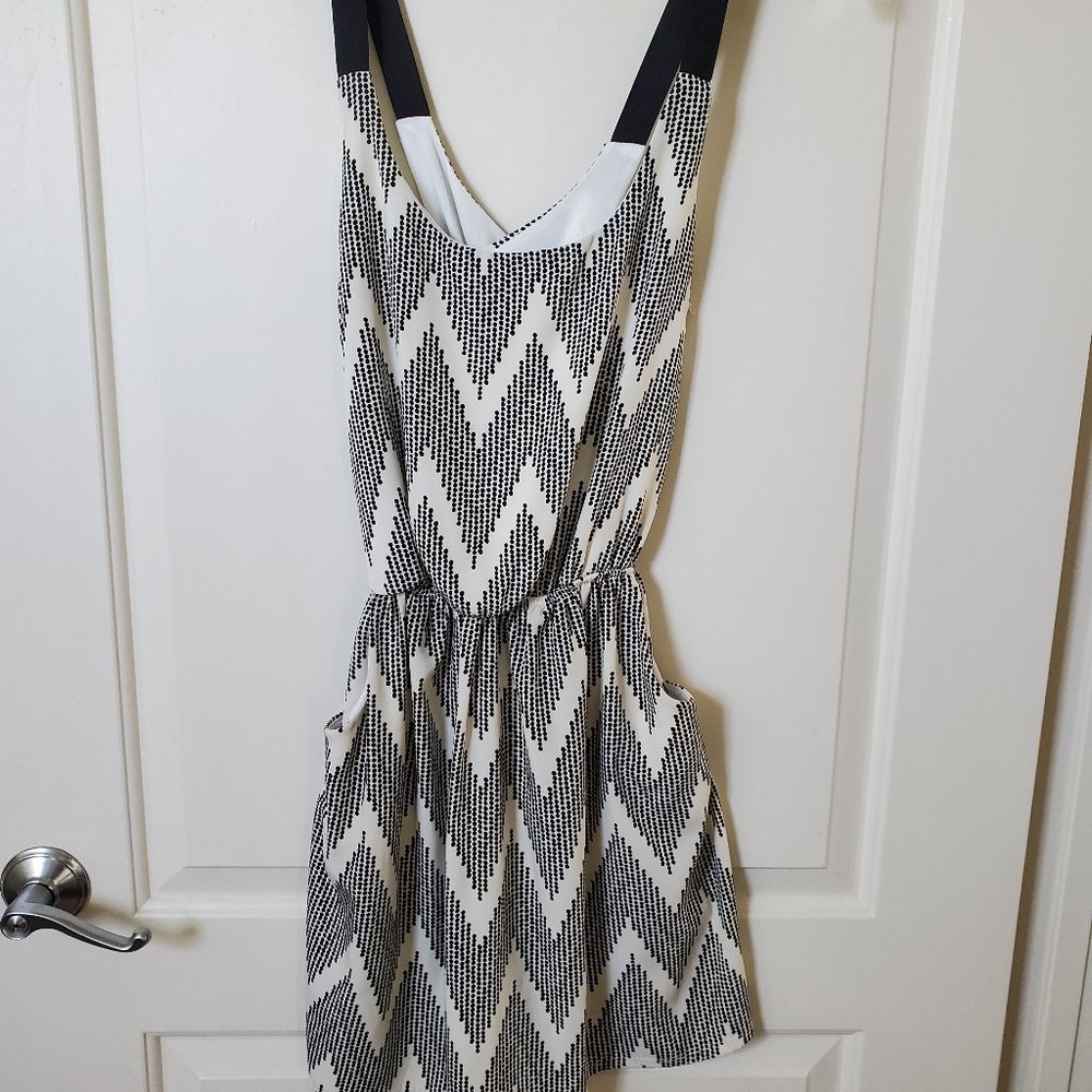 Windsor Black Dot Chevron Print Dress Size M